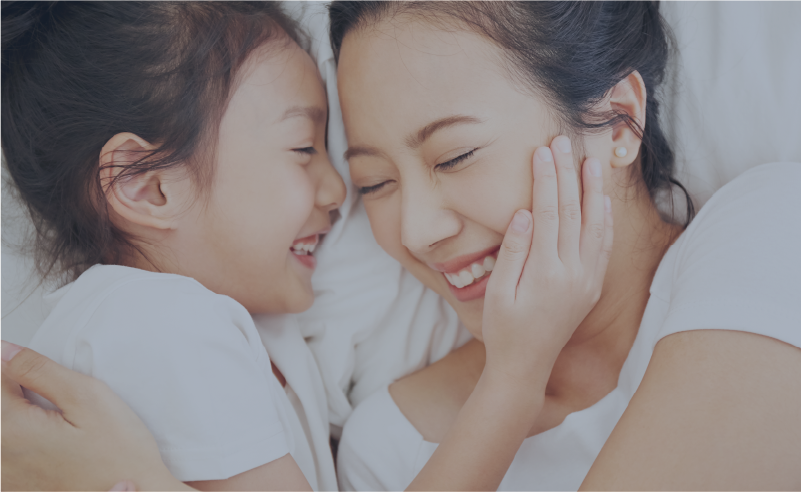 笑顔の親子