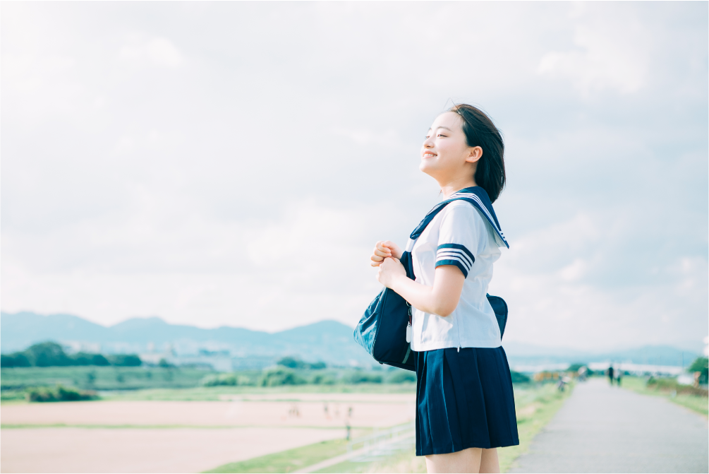 歯の模型で歯磨きのポイントを説明する様子
